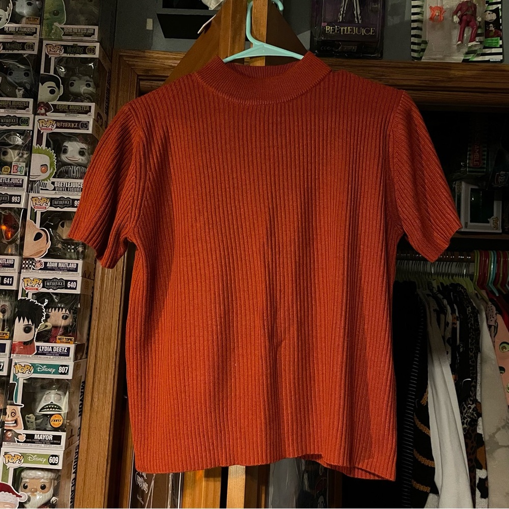 ORANGE RIBBED KNITTED MOCK NECK TOP!